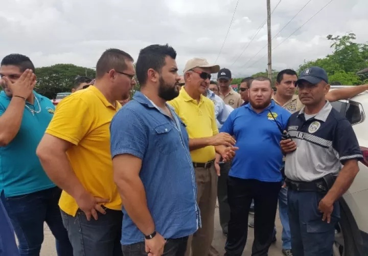 Se trata de un grupo de al menos 40 certificados de operación, entregados a personas no relacionadas con el sector, por encima de ellos, según los conductores.
