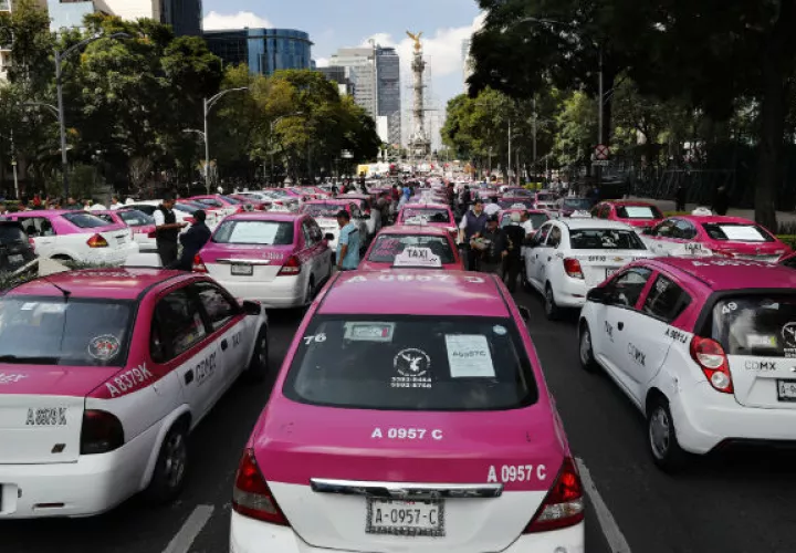 Los taxistas exigieron al Gobierno una regulación más justa. Foto: AP. 