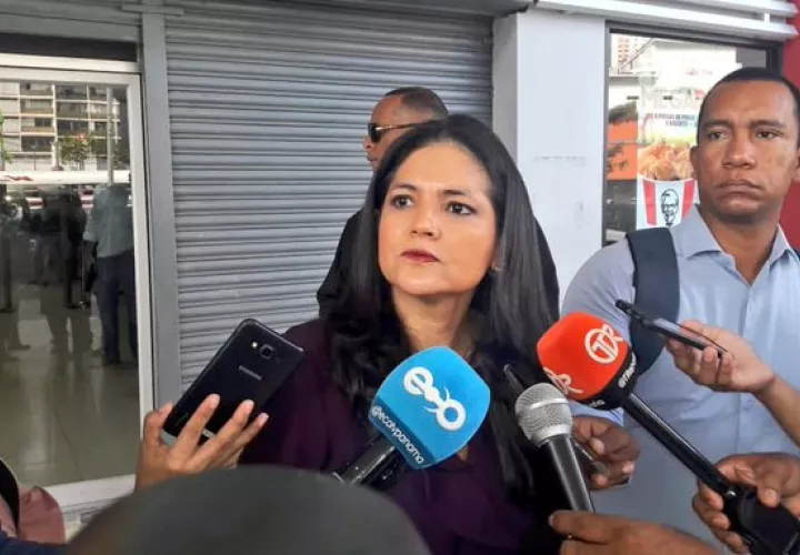 La directora general de Aduanas, Tayra Barsallo, dijo que estas irregularidades se vienen presentando desde el año pasado y se habría detectado tras varios meses de investigación.