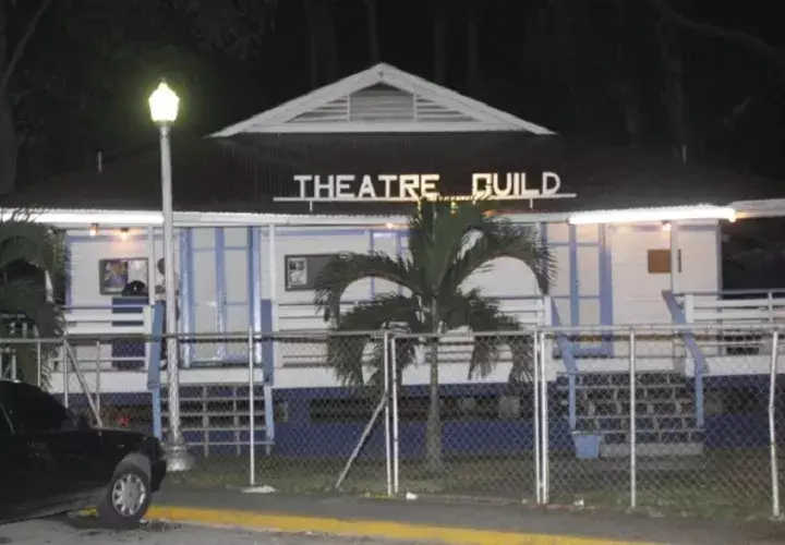 El Teatro Guild queda al lado de la DIJ.