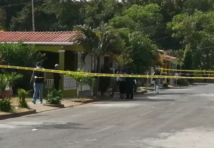 Los vecinos alertaron a la policía sobre un incidente de violencia intrafamiliar. Foto/Eric Montenegro