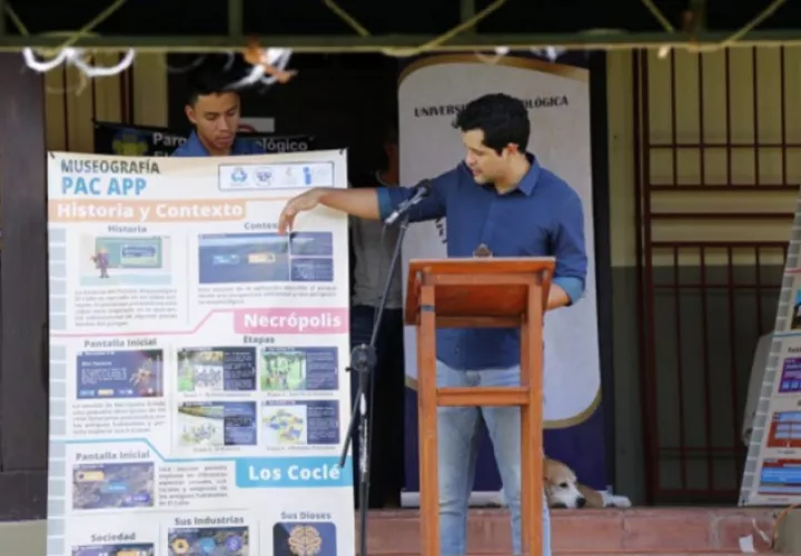 Durante el lanzamiento de "Zona educativa e interactiva" en el Museo Arqueológico de El Caño.  Cortesía Inac.