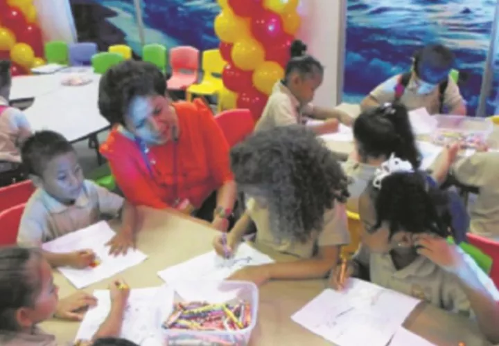 Telsy Sánchez en actividad de Aplij en la FIL del año pasado. Cortesía