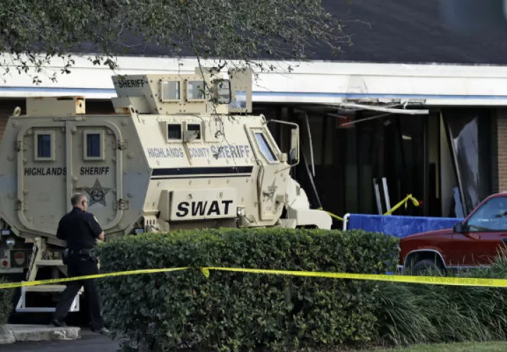 Escuadrón táctico Swat en el lugar del tiroteo. Foto: AP.