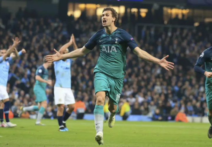 Fernando Llorente dek Tonttenham festeja su gol. Foto:AP