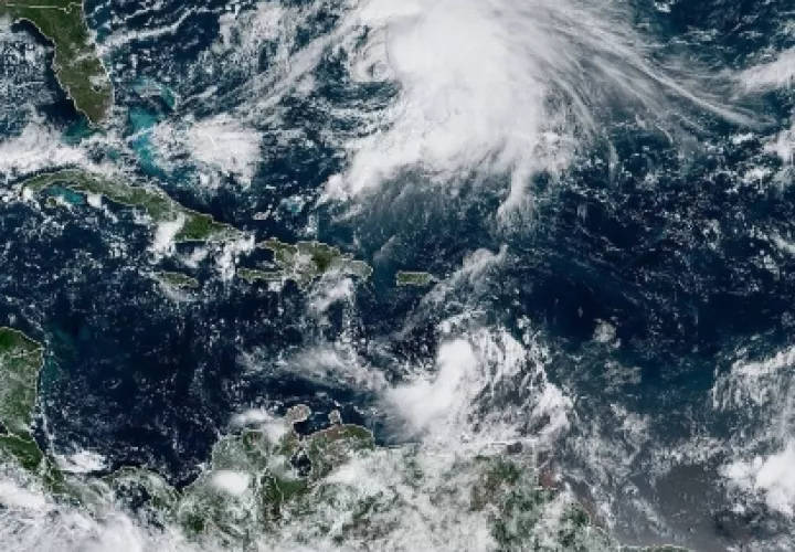 Puerto Rico se encuentra bajo alerta de paso de tormenta tropical, al igual que las Islas Vírgenes, tanto las estadounidenses como las británicas. FOTO/EFE