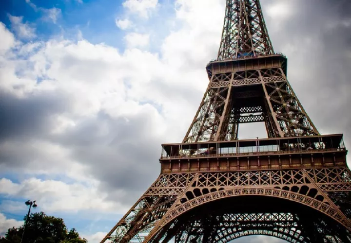 Torre de Eiffel. El abanico de propuestas incluye música, teatro, e incluso gastronomía.