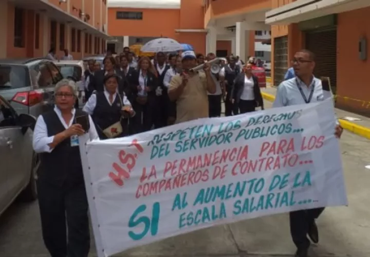 Empleados del hospital protestan en su tiempo de almuerzo. Foto de cortesía