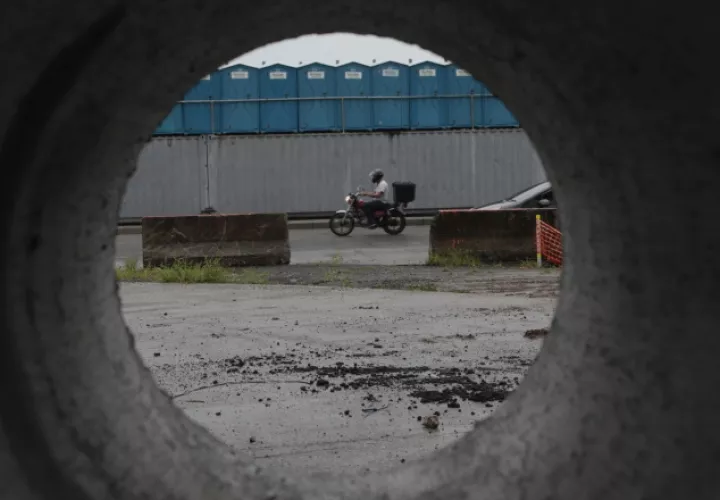 El área de San Miguelito es una de las más afectadas por los trabajos inconclusos y por la falta de retornos en la vía. Fotos de Víctor Arosemena