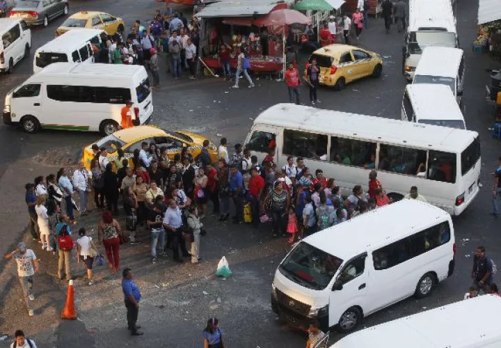 Los transportistas "piratas" están dialogando con funcionarios de la Autoridad de Tránsito y Transporte Terrestre.
