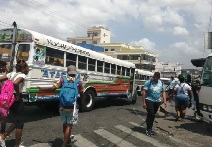 Según los transportistas, la resolución combate la "piratería" y "clonación" de placas.  Eric A. Montenegro