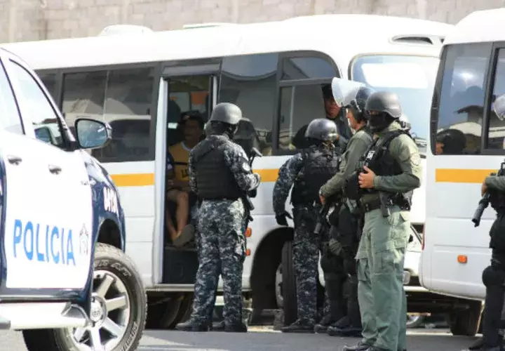 El primer grupo de reclusos fue trasladado hacia la Nueva Joya. Foto: Eric A. Montenegro. 