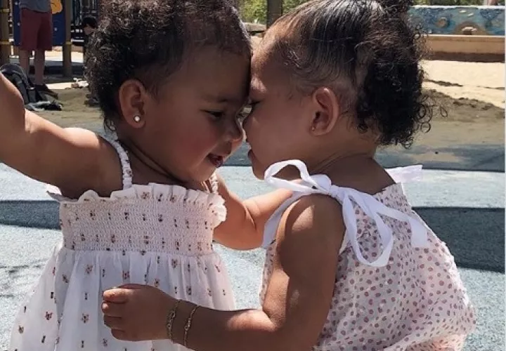 True Thompson y Stormi Webster. Foto: Instagram