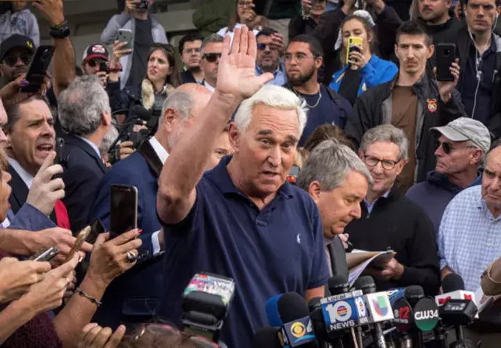 Roger Stone trabajó brevemente hasta 2015 como asesor del mandatario de EE.UU., Donald Trump, durante la campaña presidencial, aunque siguió ofreciendo sus servicios de manera informal, según varios medios. FOTO/EFE
