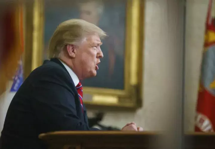 Trump en su discurso en un horario de máxima audiencia. Foto: AP.