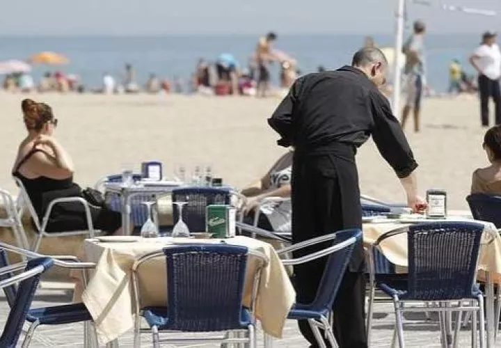 En España, hay "mucho abuso" en la contratación en turismo, además de una elevada temporalidad. Foto/EFE
