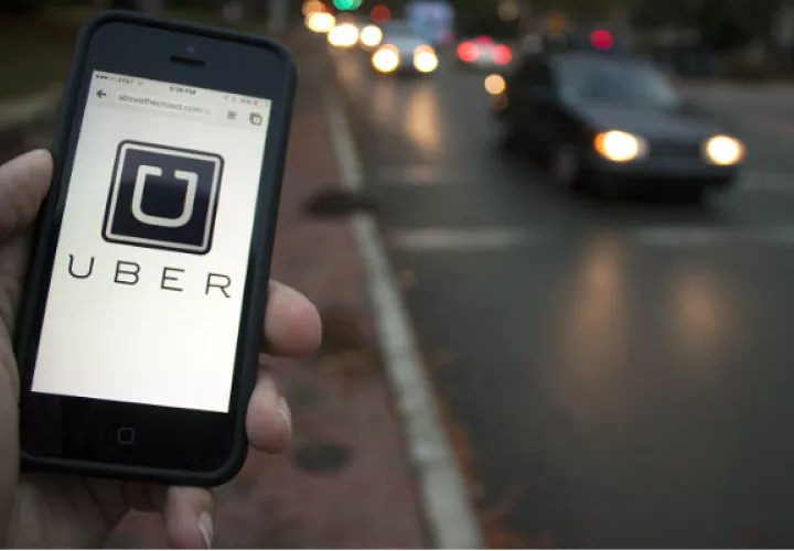 El próximo 30 de septiembre termina la prórroga que permite el pago en efectivo de los servicios de transporte de lujo ofrecidos a través de plataformas tecnológicas, como define a Uber y sus similares.