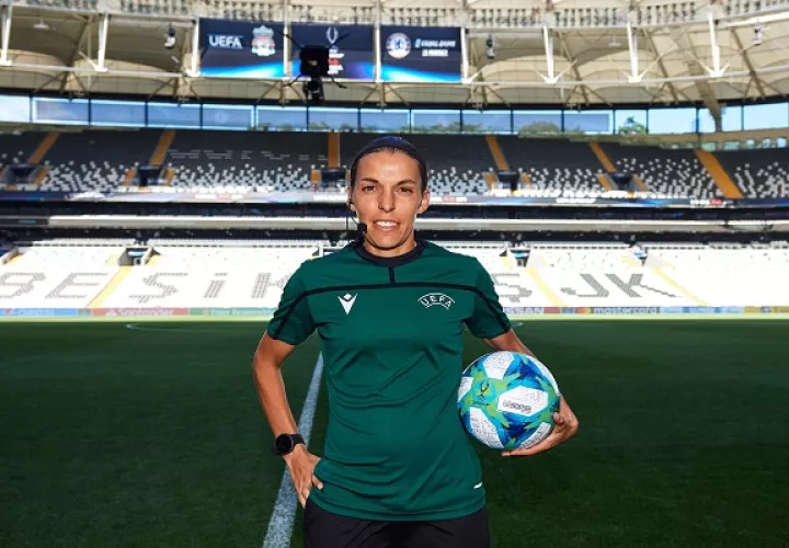 Stéphanie Frappart hará historia.