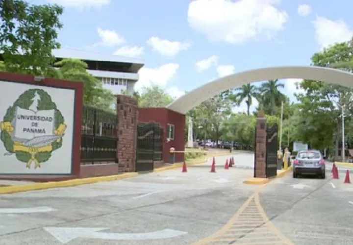 La Universidad de Panamá oferta 309 carreras y alberga, aproximadamente, a 71 mil estudiantes y 4,700 docentes. Foto de archivo