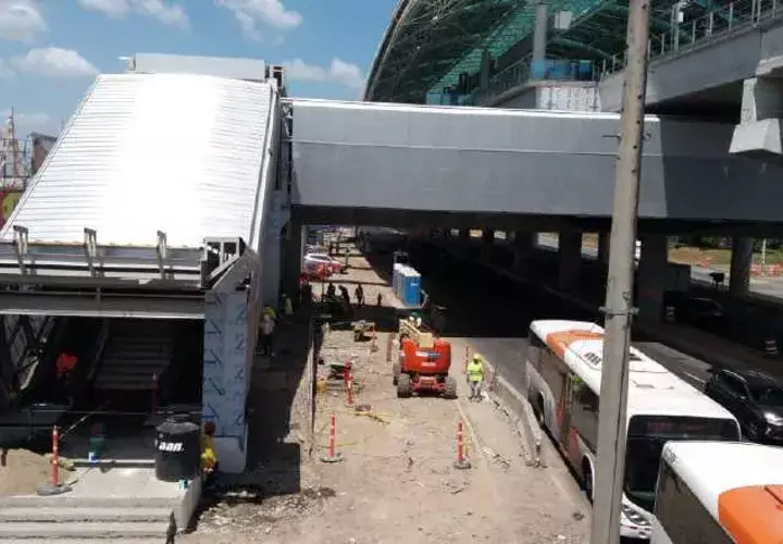 La población del sector este de la ciudad vive un calvario a diario con el transporte público.