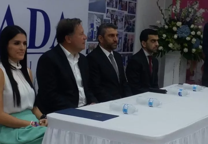 El presidente Juan Carlos Varela  hizo referencia al tema de la transición durante la inauguración de un almacén en Colón. Foto/Diómedes Sánchez