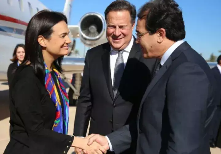Varela y De Saint Malo a su arribo ayer a Marruecos. Foto/Cortesía