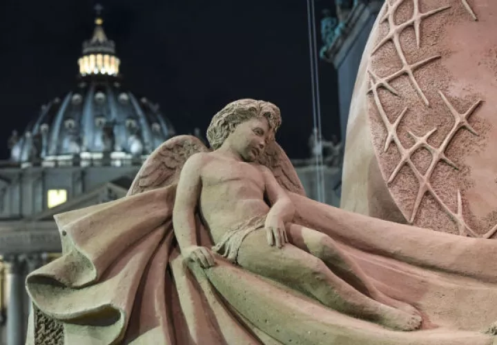 El nacimiento, realizado con 1.300 metros cúbicos de arena de la playa italiana de Jesolo, ha sido donado por el patriarcado de Venecia.