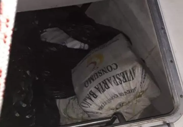 La droga fue encontrada en un velero que provenía de la comarca de Guna Yala, donde viajaban dos extranjeros, el domingo. Foto/Diómedes Sánchez