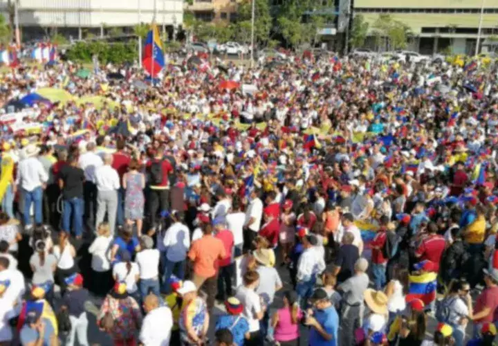Colombianos, canadienses y nicaragüenses también se sumaron. Andreína Chacín
