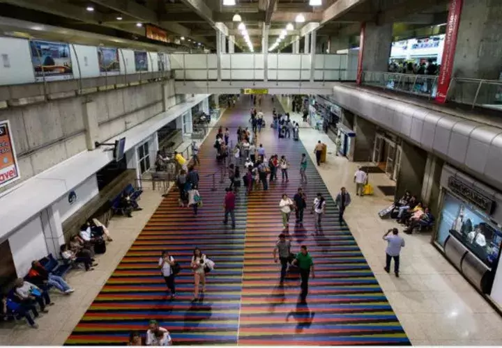 Iberia, por su parte, insistió en que la cancelación de su vuelo Madrid-Caracas se debió exclusivamente a los apagones en el aeropuerto. Foto/EFE