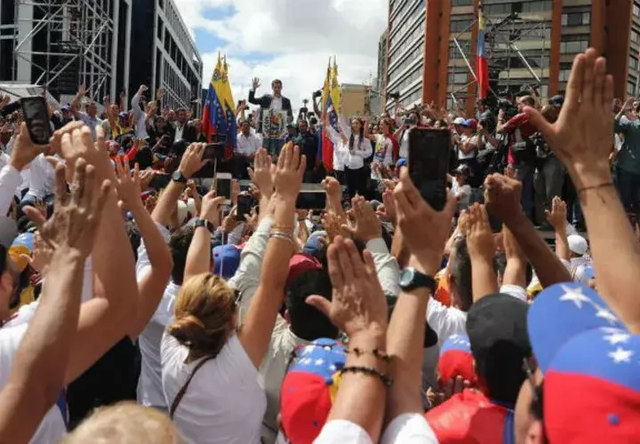 Juan Guaidó se autoproclama como "presidente encargado" de Venezuela