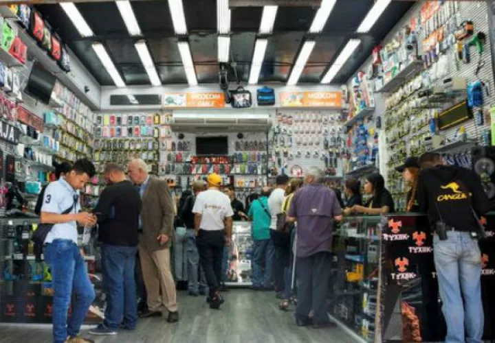 La inflación también marcó un aumento al pasar desde el 24.8% de junio hasta los 33.8%. Foto: EFE.