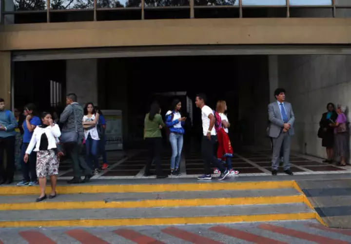 En una alocución recogida por varios medios venezolanos, la vicepresidenta Delcy Rodríguez dio cuenta de esa suspensión, que a su juicio es producto de un "sabotaje eléctrico" .