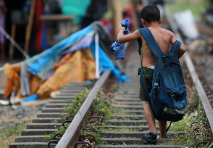  Esas personas viven desde hace algunos meses en una zona, en la que no hay "las más mínimas condiciones de salubridad" pues no tienen ninguno de los servicios básicos.
