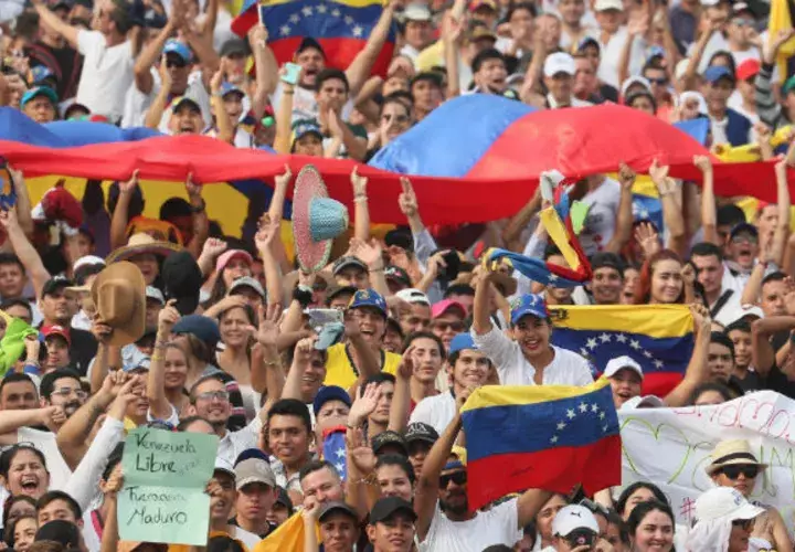 Los organizadores esperan recibir a más de 250.000 personas. "Queremos que el mundo se entere de que Venezuela necesita ayuda humanitaria. Este es un concierto para salvar miles y millones de vidas".