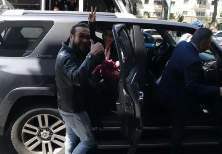 Al parecer se ha producido un cruce de órdenes con respecto a los corresponsales de Efe por lo que aún se desconoce si efectivamente los periodistas podrán permanecer en Venezuela como reporteros.