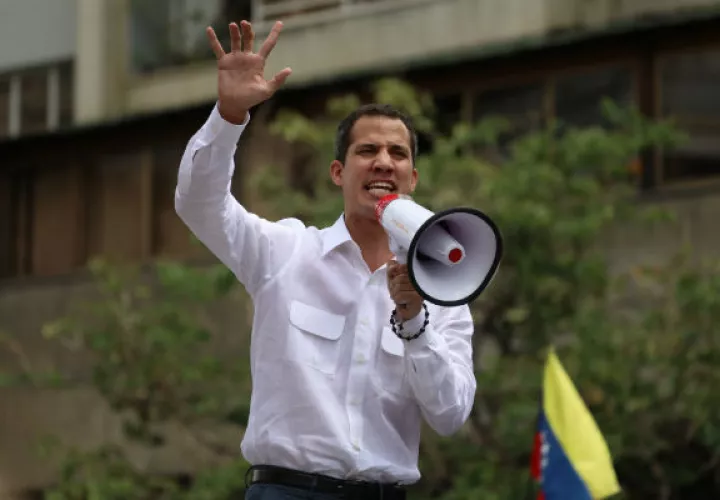 Juan Guaidó, quien es reconocido como mandatario interino por más de 50 países en una lista encabezada por Estados Unidos, inició su periplo en Carabobo (estado de Valencia), donde presidió un mitín para "articular" a sus partidarios.