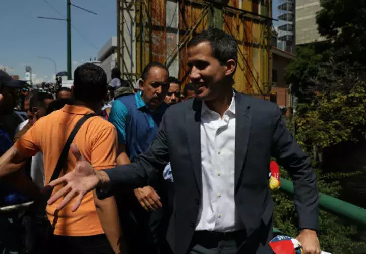 El líder venezolano partió a la 9:00 hora de Panamá y arribó a Venezuela a las 12:08 pm en el vuelo CMP 224 de la compañía Copa Airlines.
