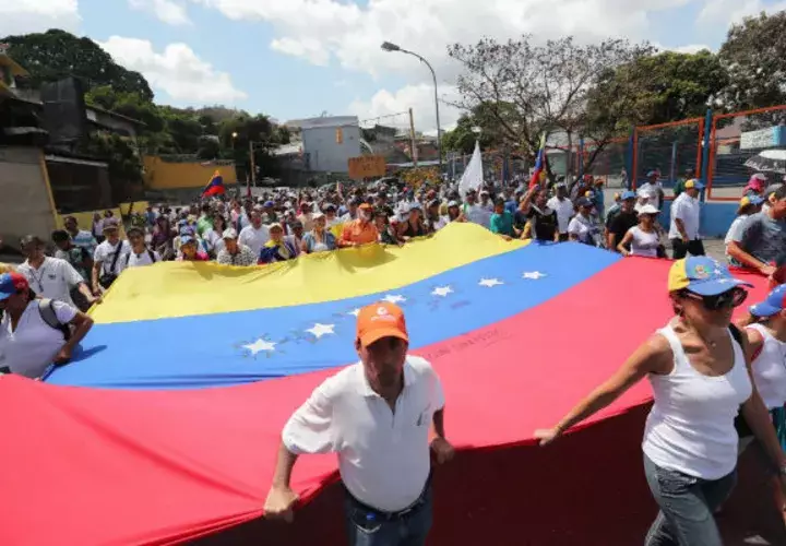 Hasta el momento ni la Fiscalía, ni el Supremo, ni ninguno de los altos dirigentes de la llamada revolución bolivariana se ha pronunciado sobre el regreso de Guaidó.