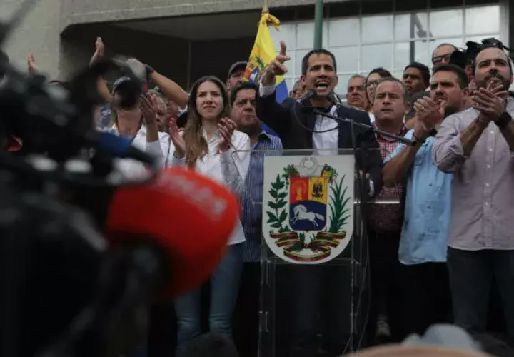 Antes de su arribo a esta tarima, el líder del antichavismo entró a Venezuela a través del aeropuerto internacional Simón Bolívar.
