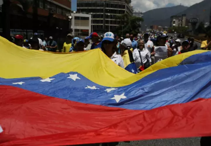Los seguidores del chavismo se movilizan en el centro-oeste de Caracas para rechazar también los apagones de los que culpan a Estados Unidos y la oposición.