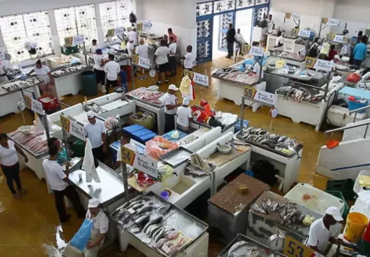 Los productos del mar más consumidos por los panameños durante la Cuaresma son: pescado como el pargo rojo, corvina, sierra y también los camarones. Foto/Cortesía Diario Crítica