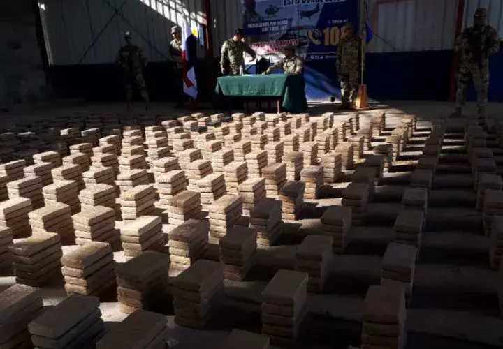 La presunta droga estaba embalada en 53 bultos. 