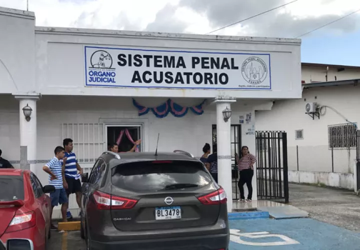 El juzgado de garantías del Sistema Penal Acusatorio de Veraguas determinó no realizar el juicio mientras el Ministerio Público ordenó practicar una evaluación psiquiátrica. Foto/Víctor Eliseo Rodríguez
