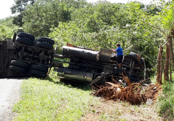 Se presume que el camión viajaba a exceso de velocidad por ese sector. Foto: Melquíades Vásquez. 