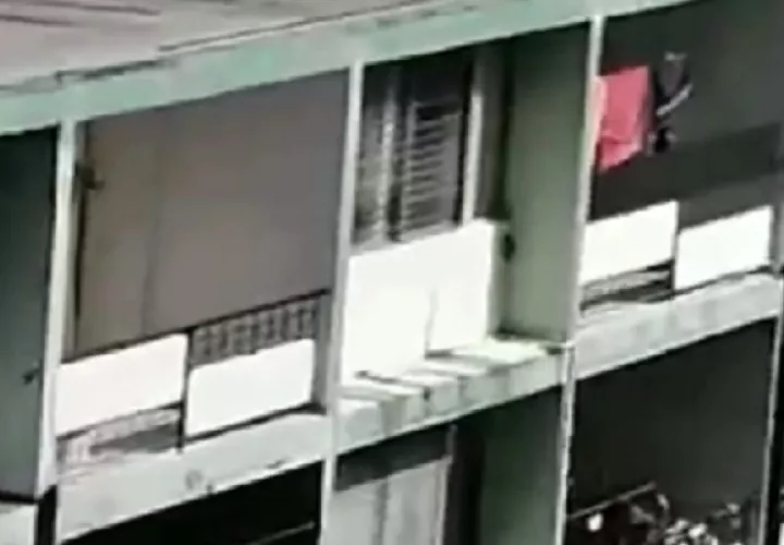 Hombre intenta lanzarse en Vía Veneto