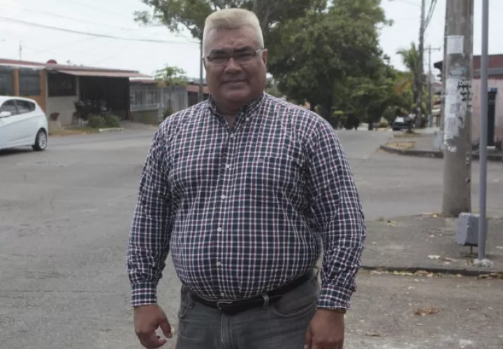 Víctor Manuel Castillo Pérez, candidato a diputado por el circuito 8-8. Víctor Arosemena
