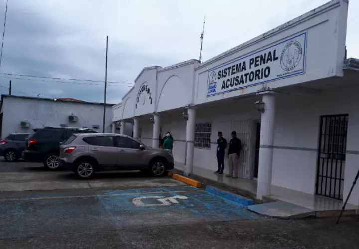 Por cada delito al violador se le impuso una pena de 96 meses de prisión.