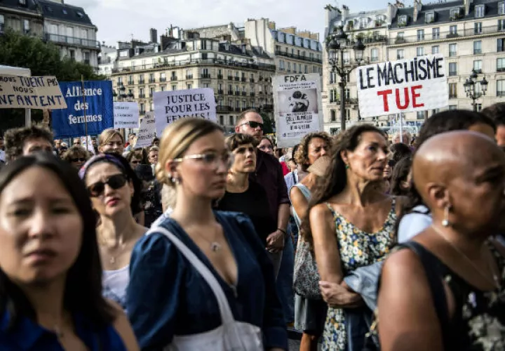 En Francia, una mujer es asesinada por su pareja cada tres días. Marcha en París en agosto en honor a las víctimas. Foto/ Christophe Archambault/Agence France-Presse — Getty Images.