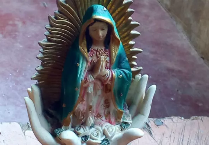  La virgen es de un material que pareciera ser de cerámica. Foto: Melquiades Vásquez.   
